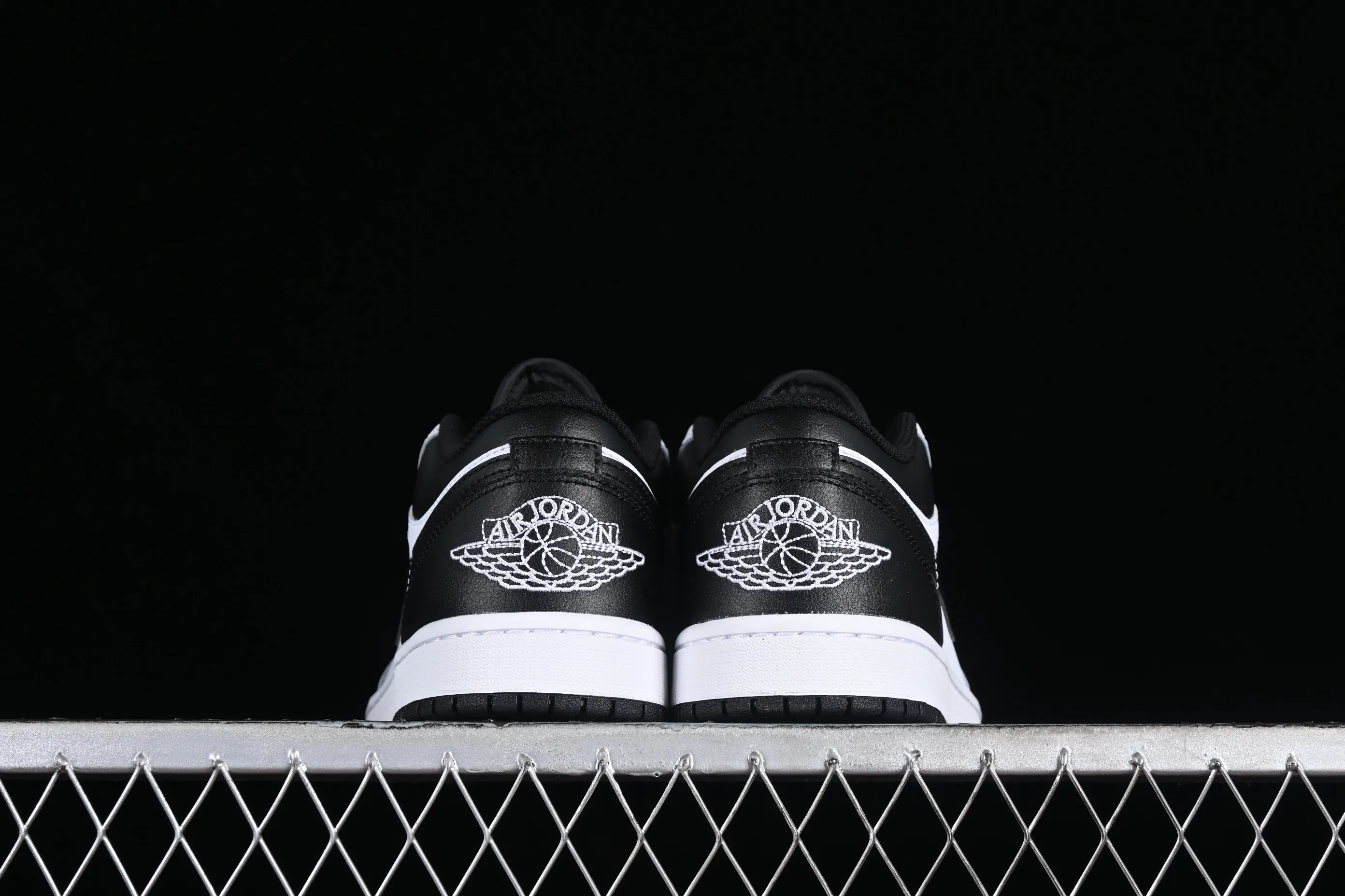 All categories Air Jordan Jordan series basketball shoes Air Jordan 1 Low G version pure original Air Jordan 1 Low "White and Black" AJ1 Joe 1 white and black color matching low-top cultural casual sneakers 553558-132